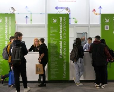 Estudiantes en el Saló de l'Ensenyament 2025